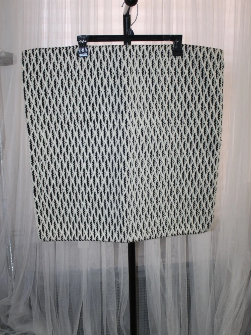 Williams Sonoma Textured Diamond Weave Pillow Cover.  Sz. 24